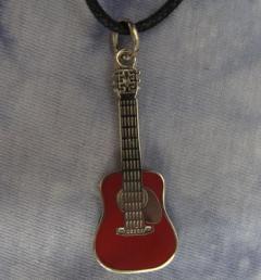 китара медальон 32