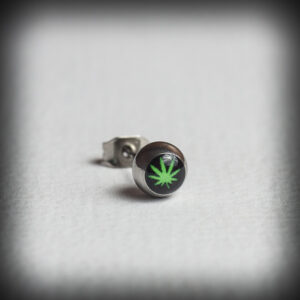 Обеца за ухо топче с тревичка