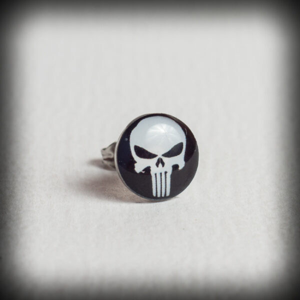 cherna-obeca-za-uho-byal-punisher Черна обеца за ухо с бял Punisher череп