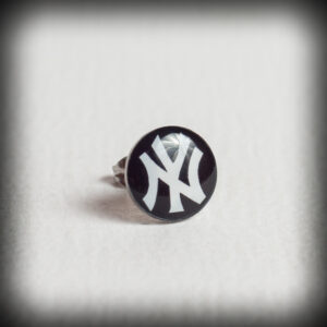 Черна обеца за ухо на New York Yankee