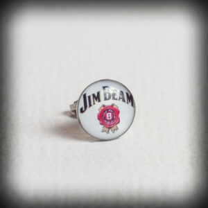 Бяла обеца за ухо на Jim Beam