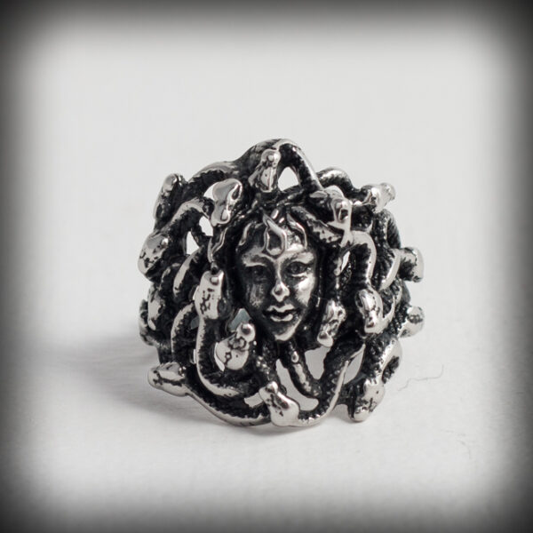 Мъжки пръстен с Медуза от медицинска стомана