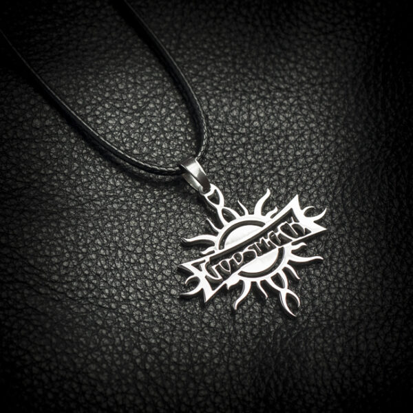 stomanen-medalion-na-godsmack-s-logo-slantse-316l Стоманен медальон на Godsmack с лого слънце и кожена верижка