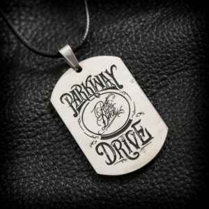 Стоманена плочка на Parkway Drive