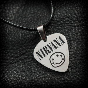 Медальон на Nirvana с лого и смайли перце за китара