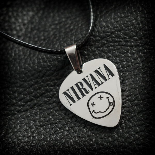 37693 Медальон на Nirvana с лого и смайли перце за китара