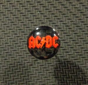 Обеца за ухо с логото на AC/DC