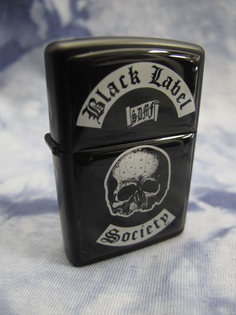 benzinova-zapalka-black-label-society Бензинова запалка на групата Black Label Society