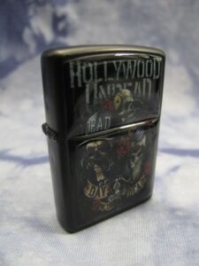 Бензинова запалка на Hollywood Undead's