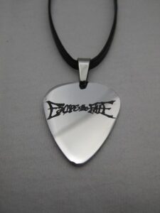 Перце на Escape the Fate от стомана