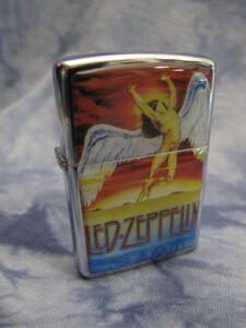 Сребриста запалка на Led Zappelin