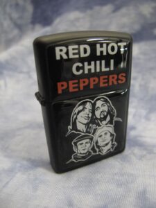 Запалка на Red Hot Chili Peppers с бандата