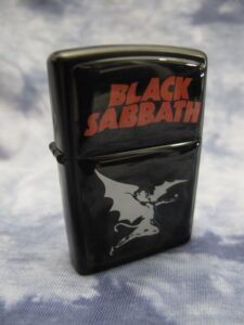 Чисто черна запалка на Black Sabbath