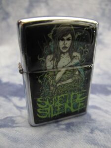 Бензинова запалка на Suicide Silence