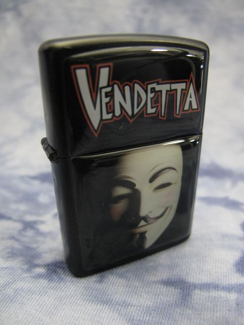 benzinova-zapalka-vendetta-guy-fawkes Бензинова запалка Vendetta с маската на Гай Фокс