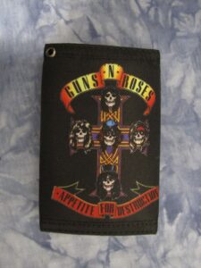 Портмоне с черепи на Guns N' Roses