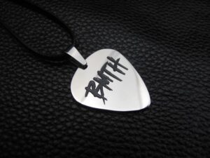 Стоманено перце на Bring me the Horizon