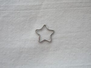 Пиърсинг за нос във формата на звезда