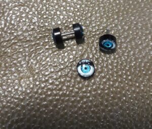 85562