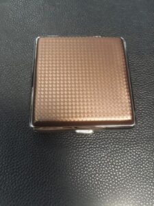 Златиста табакера за цигари