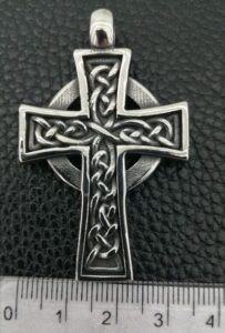 Унисекс стоманена висулка с келтски кръст