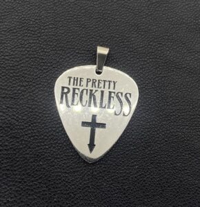 Медальон на The Pretty Reckless от стомана