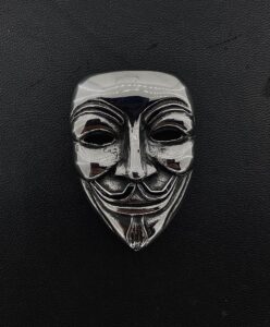 Стоманена маска медальон на Anonymous