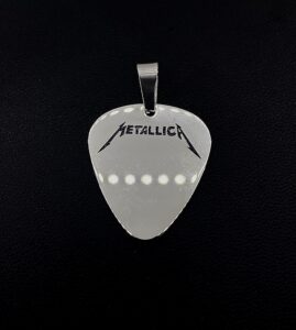 Висулка перце с надпис Metallica