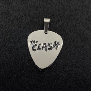 Висулка на пънк групата The Clash
