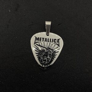 Висулка на групата Metallica с ръката