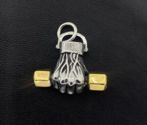 Висулка на ръка с гиричка