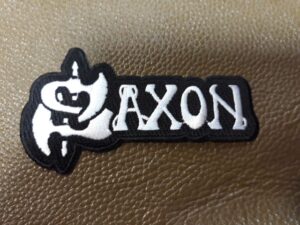 Бродирана емблема с бял надпис на Saxon