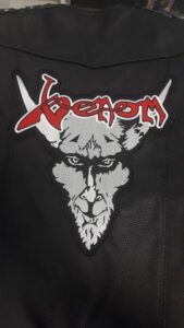 Везан гръб на Venom с логото