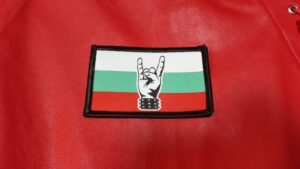 Нашивка на българското знаме и метъл знака