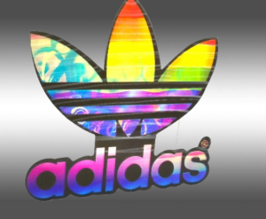 Многоцветен стикер с логото на Адидас