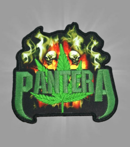 Бродирана нашивка на Pantera с листо