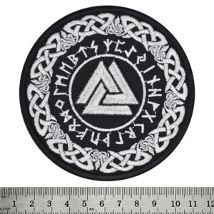 Бродирана нашивка на Valknut
