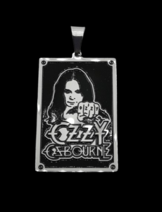 Медальон тип плочка на Ozzy Osbourne