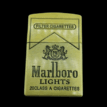 Метална газова запалка Marlboro Lights Заглавие на снимка: metalna-gazova-zapalka-marlboro-lights Описание на снимка: Златиста метална газова запалка с гравиран дизайн и лого на цигарената марка Marlboro Lights.