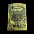 Метална газова запалка Harley-Davidson Заглавие на снимка: metalna-gazova-zapalka-harley-davidson-eagle Описание на снимка: Метална газова запалка в бронзов цвят с обемен релеф на разперен орел и класическо лого на марката Harley-Davidson Motor Cycles.