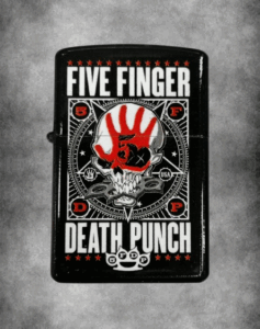 Черна бензинова запалка с голямо лого FIVE FINGER DEATH PUNCH и череп с червен отпечатък от длан.