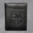 Черен кожен мъжки портфейл с релефно лого и надпис "FC Barcelona".