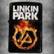 Черна бензинова запалка с бяло лого LINKIN PARK и логото им в пламъци.