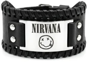 Черна кожена гривна на Nirvana с метална плочка и лого