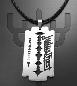 Стоманен медальон Judas Priest British Steel ножче с гравюра върху сива основа