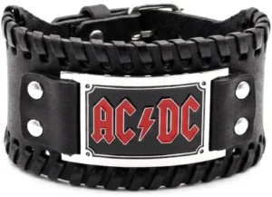 Масивна черна кожена гривна на AC/DC с червено лого и стоманена плочка