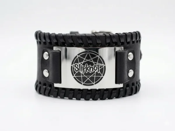 Масивна черна кожена гривна на Slipknot със стоманена плочка и нонаграм