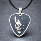 Маската Kid of Darkness върху стоманен двулицев медальон перце Slaughter to Prevail