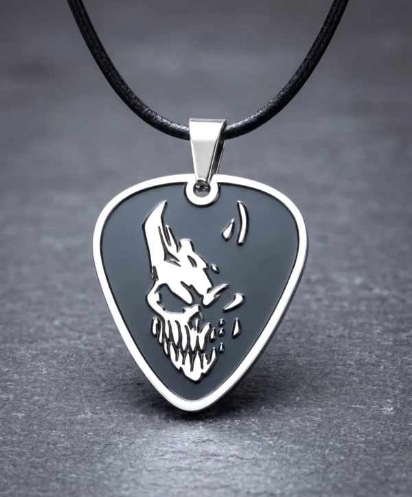 Маската Kid of Darkness върху стоманен двулицев медальон перце Slaughter to Prevail