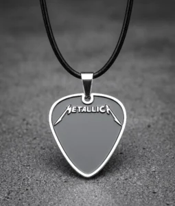 Модерен рок медальон metallica с черен емайл и полиран сребрист кант